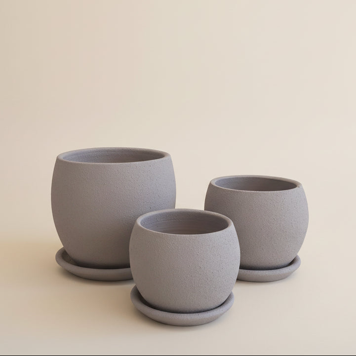  Set of teal curvy clay plant pots with saucers in different sizes 