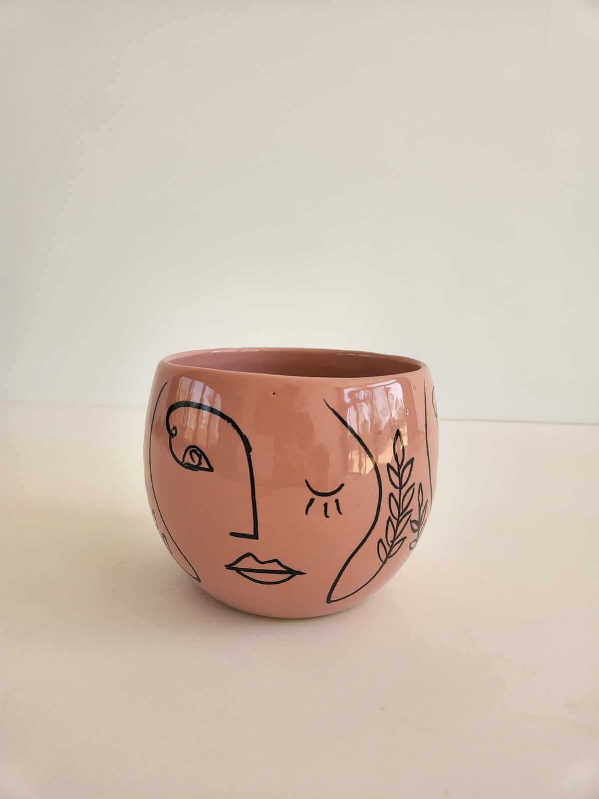 Feather girl pot - Plantcultcairo